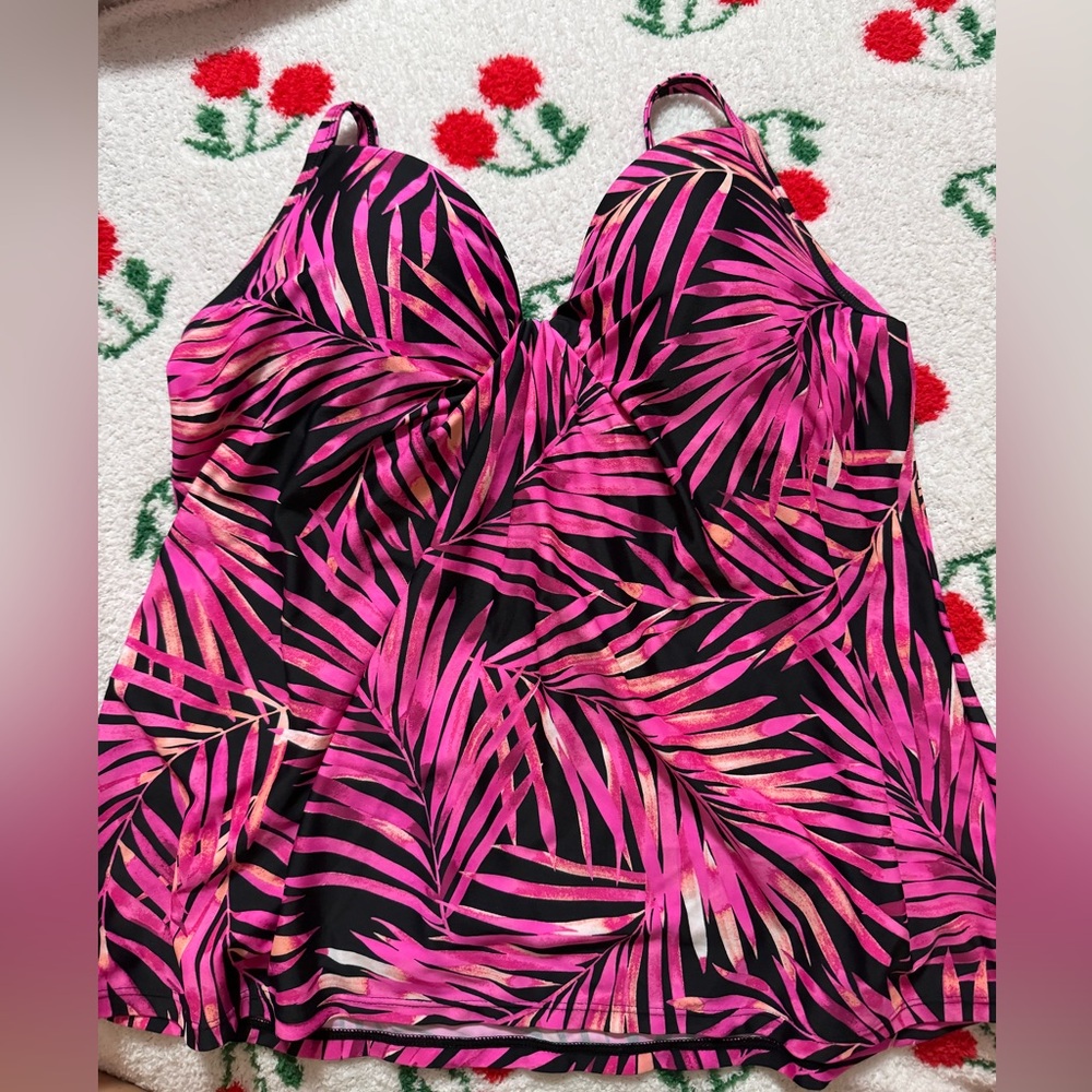 Island Escape Pink tankini top with cups size 6